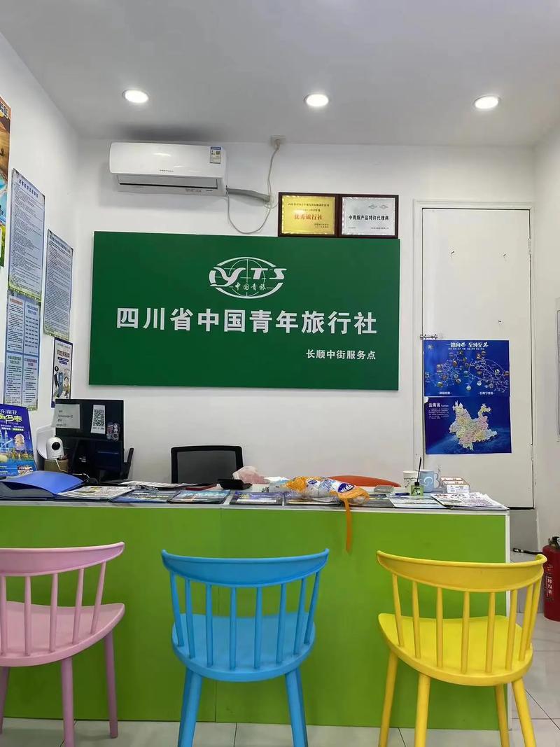 海洋世界旅行社是个挂羊头卖狗肉的骗子旅行社。李总自称是黑导游出身...