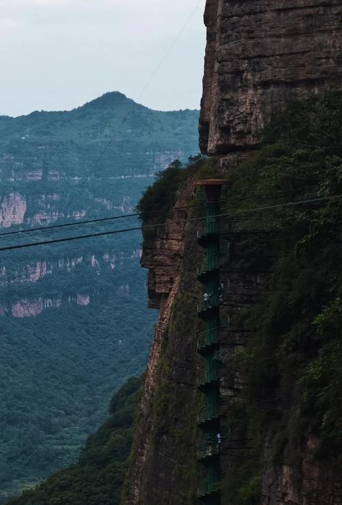 河南省内两日游,适合四五岁小孩玩的,不爬山,求推荐。开封或郑州的就不...