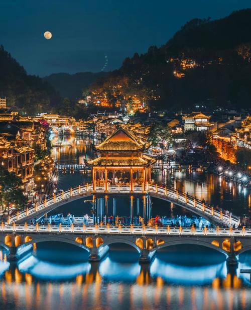 凤凰古城在湖南哪个市,历史悠久的湖南凤凰古城位于哪个市区