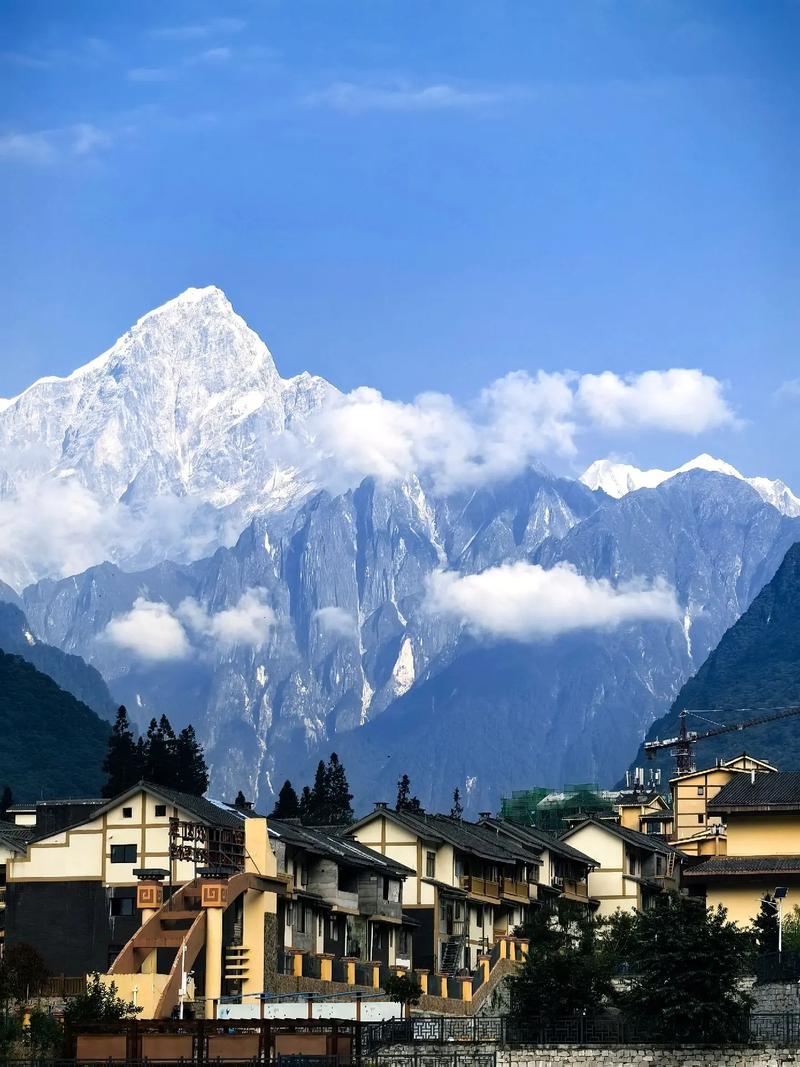 四川前十雪山排名榜:嘎金雪山上榜,第一海拔高度比较高