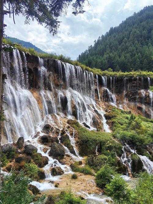 航拍九寨沟诺日朗瀑布,感受中国最美水景魅力,人间仙境名不虚传_百度...