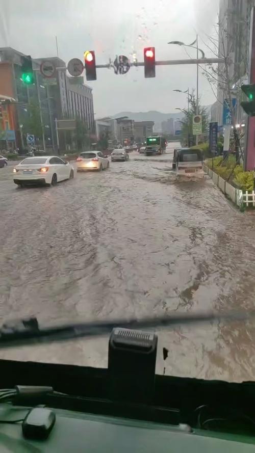 今天张家口下雨吗??