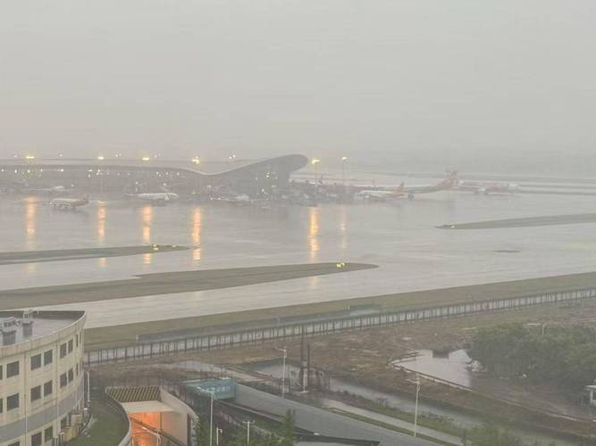 今天杭州天气是否因有雾而飞机不能起飞?