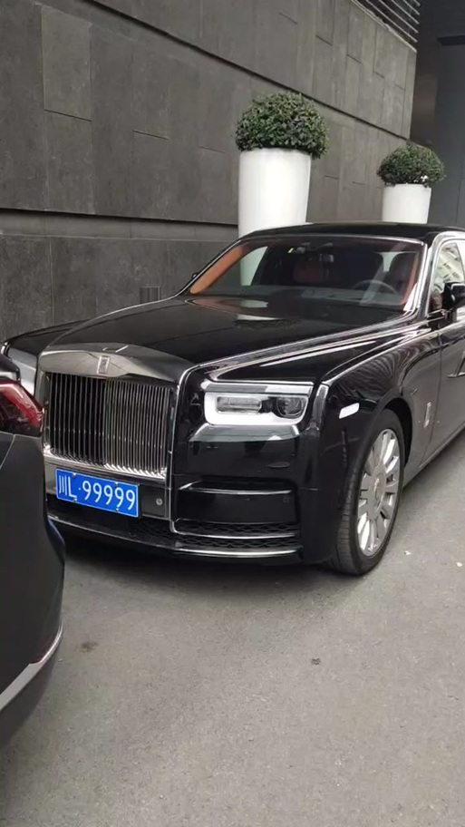 [劳斯莱斯]乐山以及峨嵋山先玩哪一个