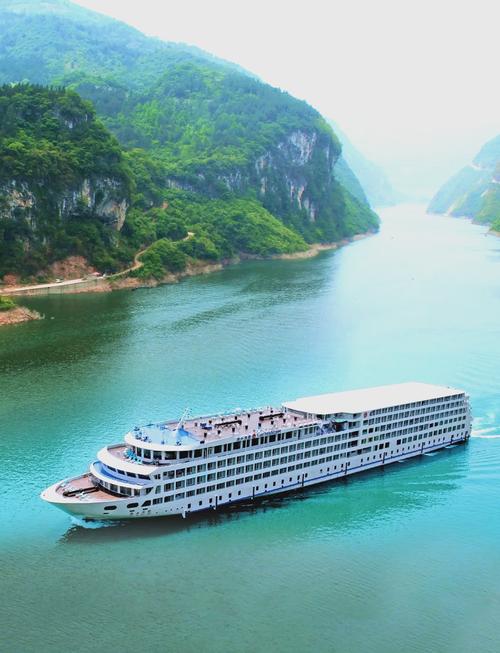 邮轮旅游长江三峡,畅游中国最美大峡谷的绝佳选取