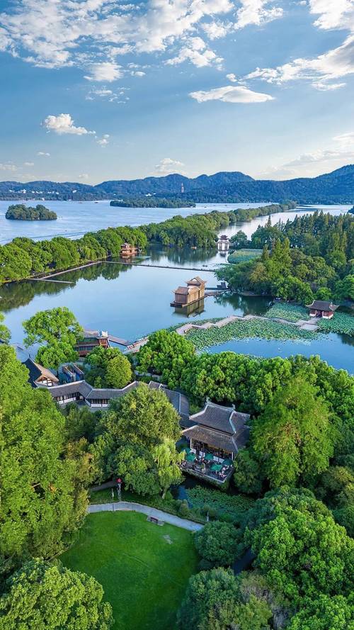 因为杭州景点太多,求旅游的比较好路线和旅游攻略?