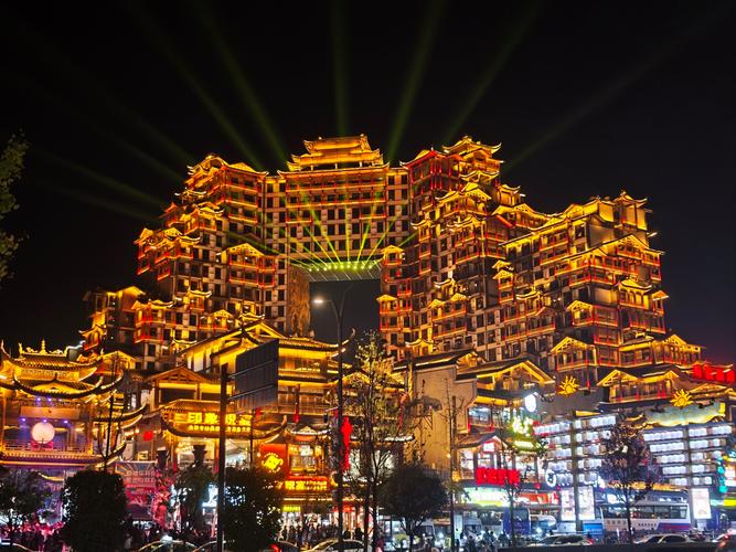 凤凰古城属于张家界吗