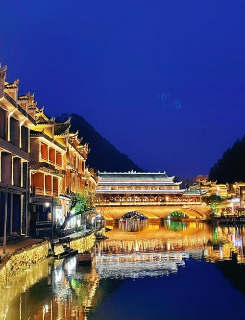 去凤凰古城玩一次要多少钱,去凤凰古城玩几天最合适