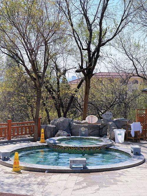 哪里的天然温泉比较好?推荐中国最著名的前十温泉