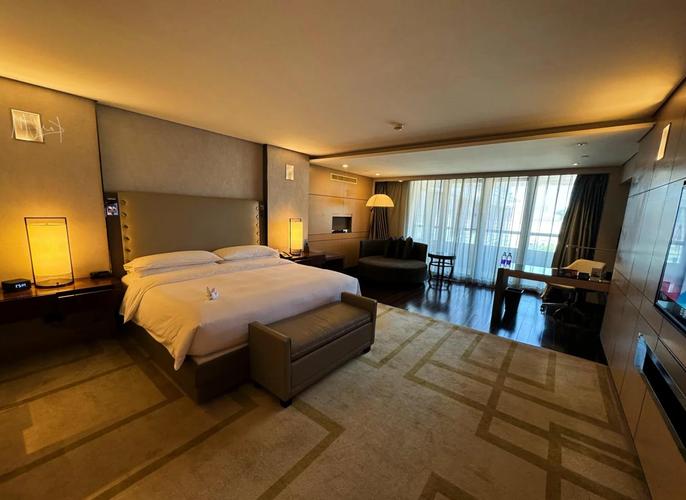 北京王府井希尔顿大酒店有哪些特色设施和服务?